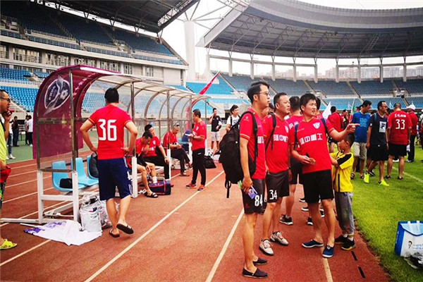 “市長杯”足球聯(lián)賽開幕，隆中健兒們加油！