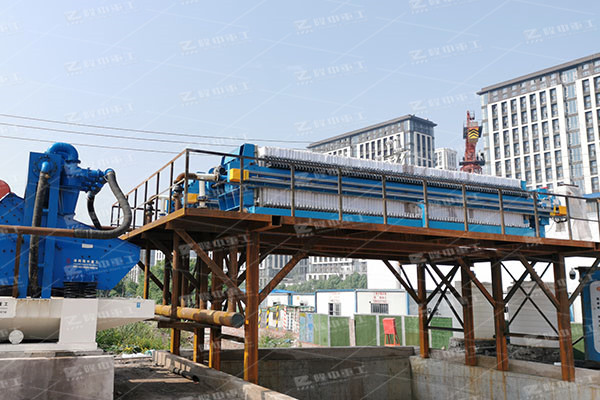 使用過(guò)程中進(jìn)給速度太快，很可能導(dǎo)致板框壓濾機(jī)失效